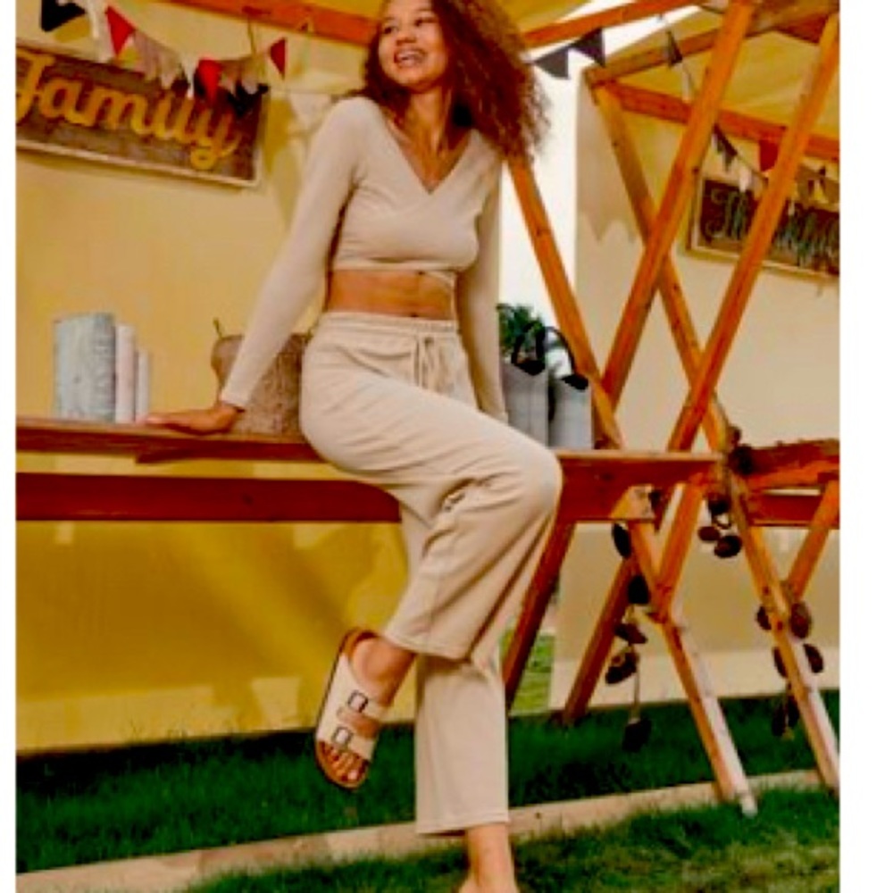BNWT Halara Wide leg pant